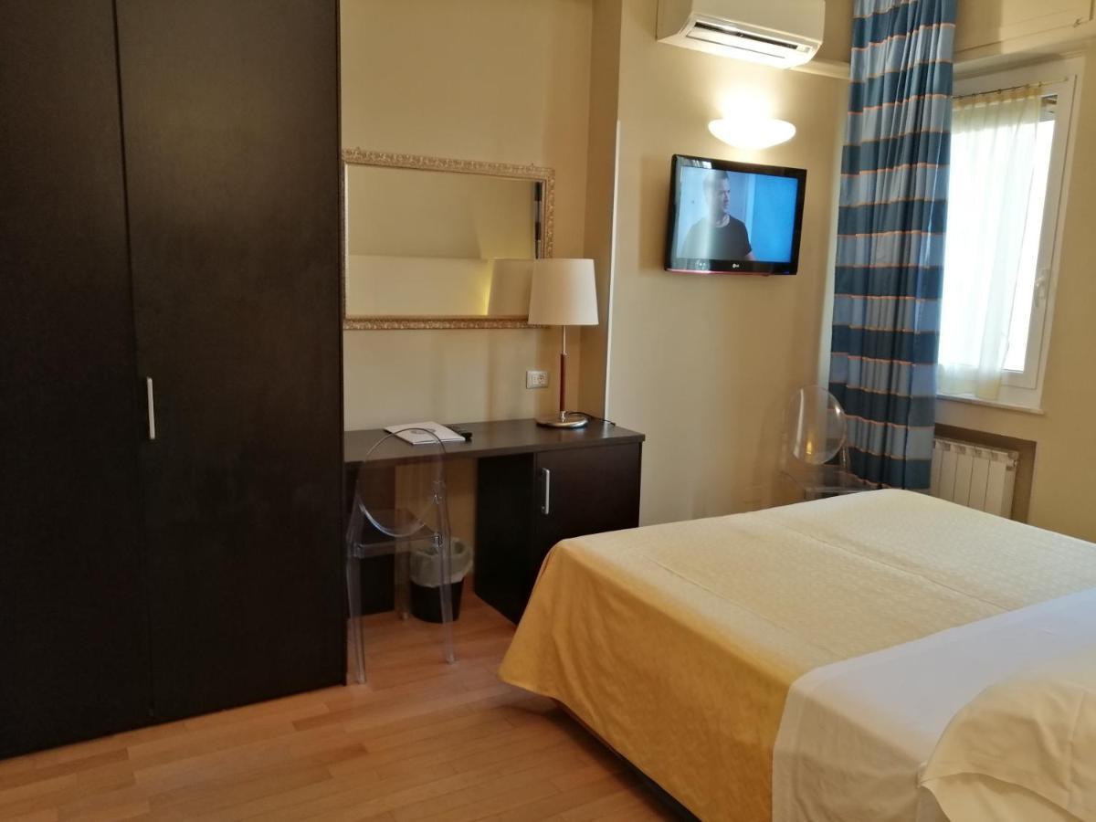 Hotel Corso Alaxi Hotels Аласио Екстериор снимка