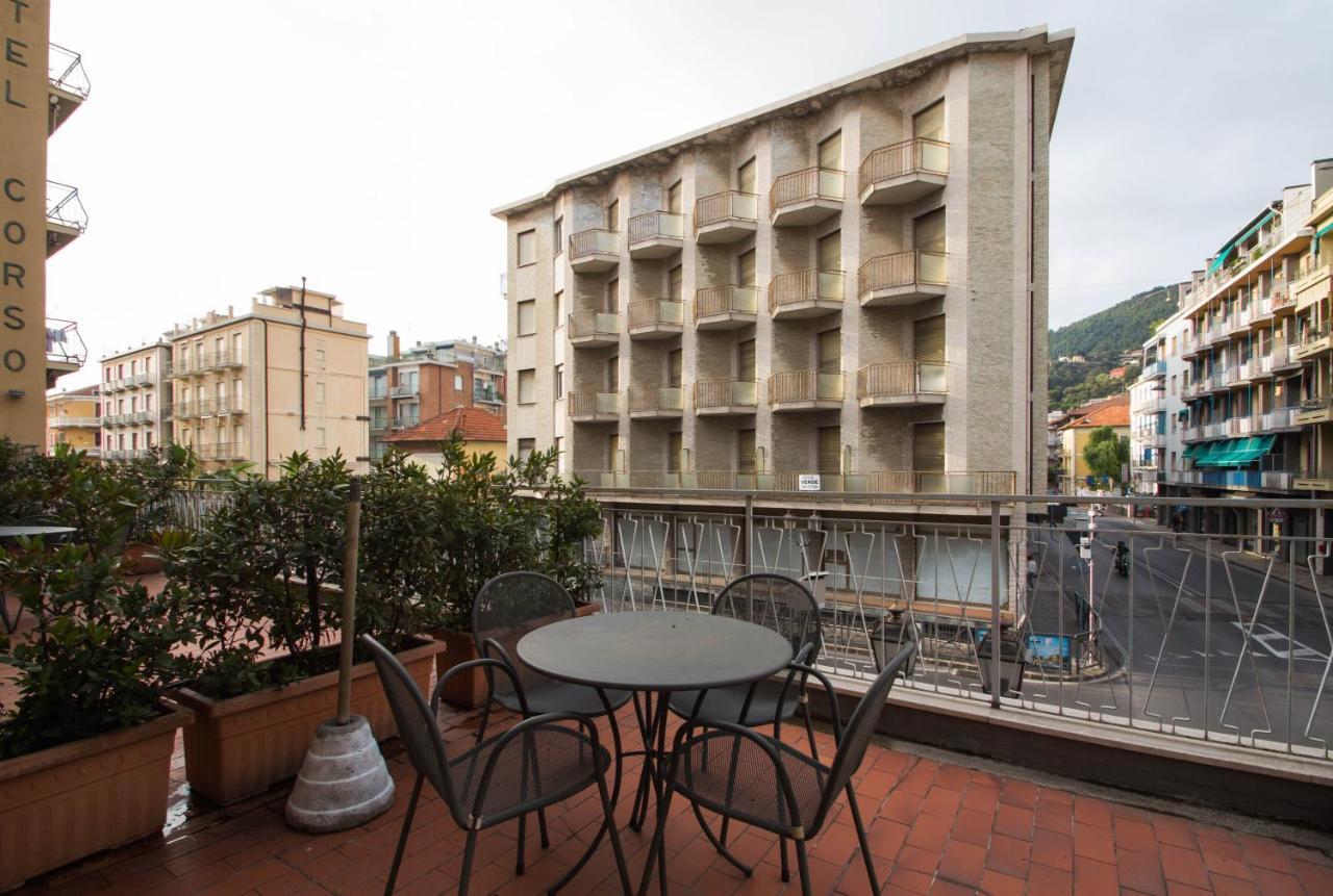 Hotel Corso Alaxi Hotels Аласио Екстериор снимка