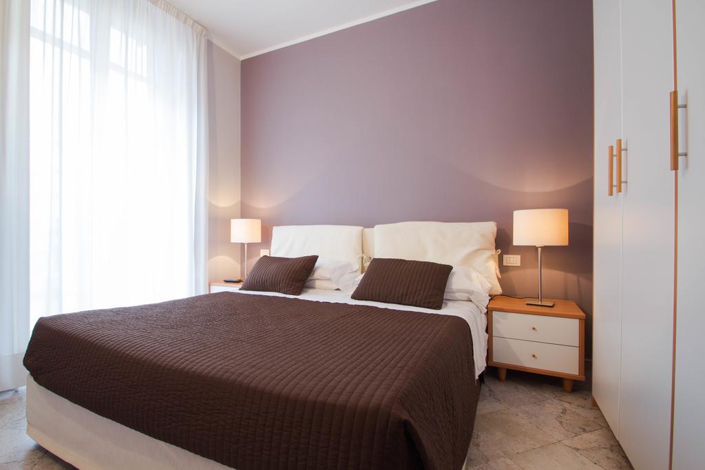 Hotel Corso Alaxi Hotels Аласио Стая снимка