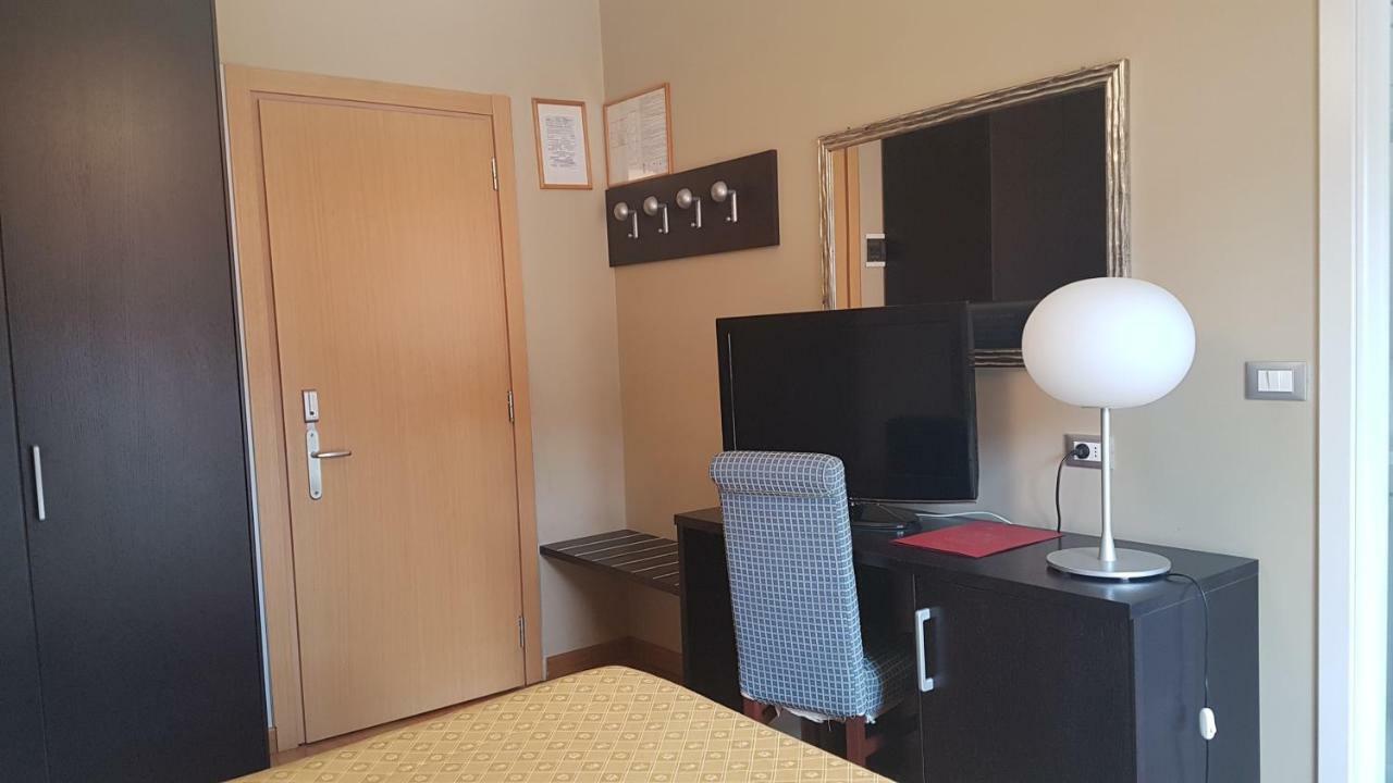 Hotel Corso Alaxi Hotels Аласио Екстериор снимка
